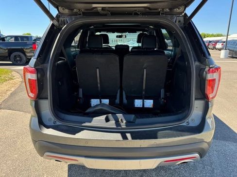 Used 2017 Ford Explorer XLT w/ Equipment Group 202A AWD/4WD image 41