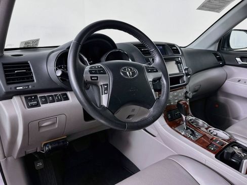 Used 2013 Toyota Highlander Limited AWD/4WD image 9