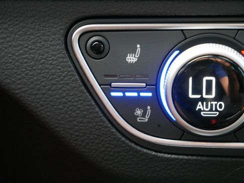 Used 2022 Audi SQ5 Prestige w/ Prestige Package image 32