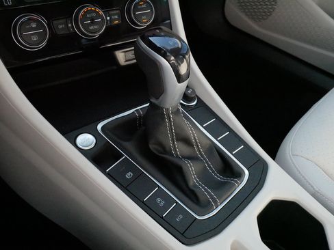 Used 2023 Volkswagen Jetta SE FWD image 24