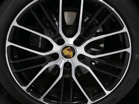 Certified 2022 Porsche Panamera Platinum Edition image 11