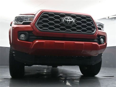 Used 2022 Toyota Tacoma TRD Sport image 30