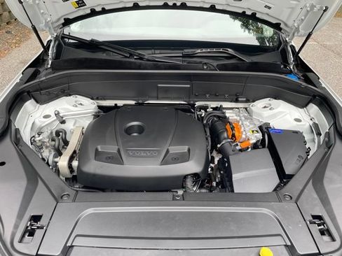 Certified 2025 Volvo XC90 T8 Plus w/ Protection Package Premier AWD/4WD image 28