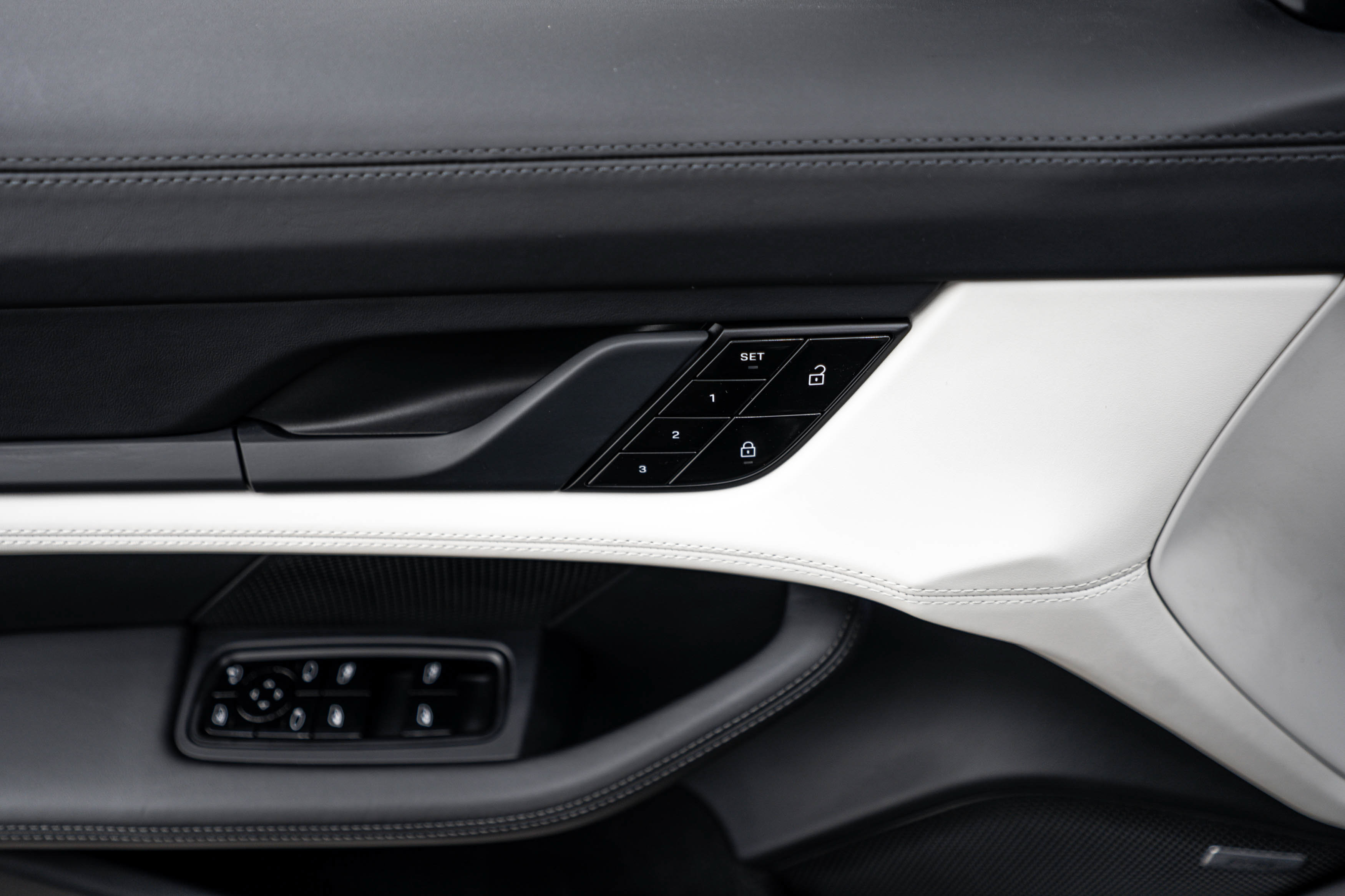 Certified 2021 Porsche Taycan 4S AWD/4WD image 17