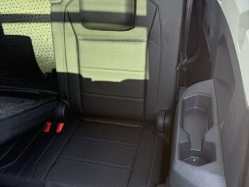 Certified 2019 Volkswagen Tiguan SE w/ Panoramic Sunroof Package image 10