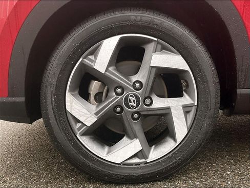 Used 2023 Hyundai Venue Limited image 7