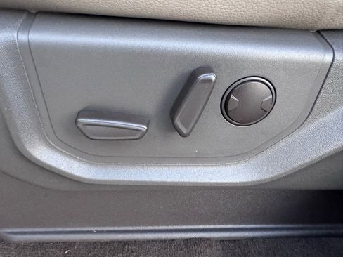 Used 2021 Ford Expedition XLT image 11