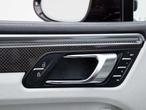 Used 2023 Porsche Macan image 14