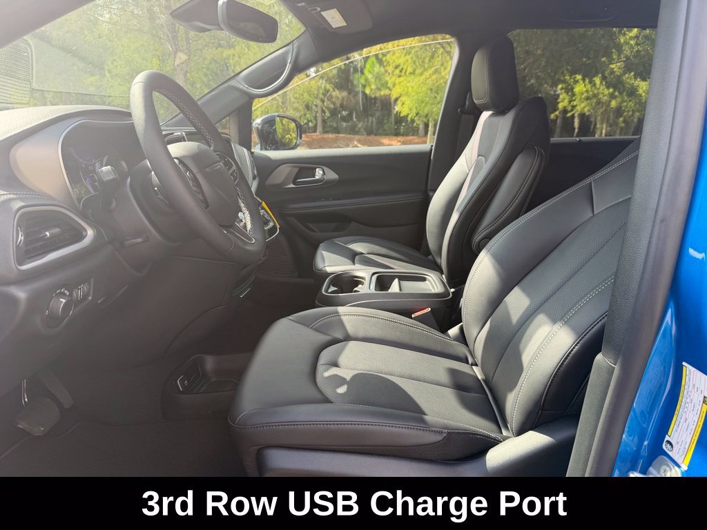 New 2027 Chrysler Pacifica Select w/ Family Tech Group FWD image 9