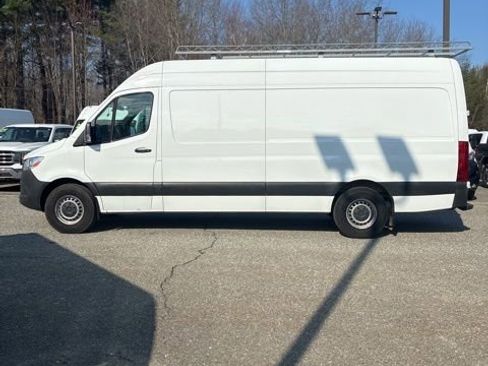 Used 2021 Mercedes-Benz Sprinter 2500 image 4