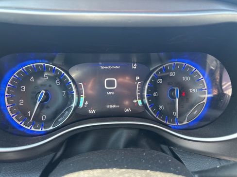 Used 2020 Chrysler Pacifica Touring-L Plus image 11