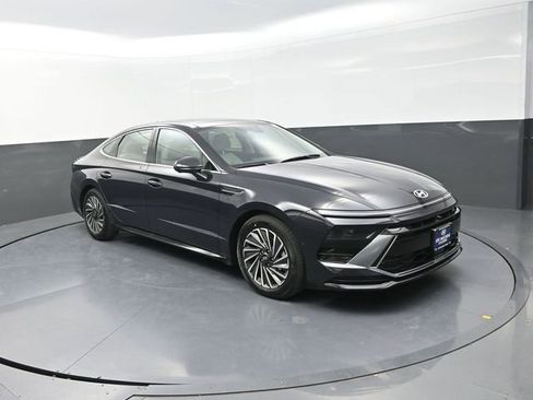 New 2026 Hyundai Sonata Limited FWD image 2