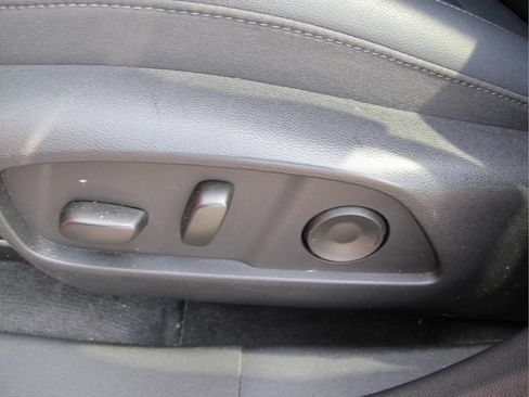 Used 2026 Chevrolet Equinox LT w/ Convenience Package II FWD image 11