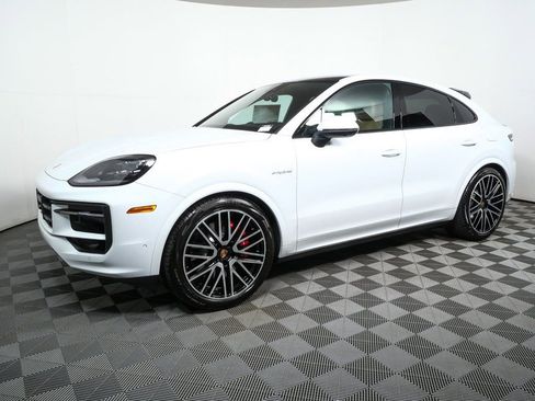New 2026 Porsche Cayenne S image 2