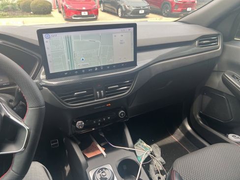 Used 2023 Ford Escape ST-Line w/ Tech Pack #1 FWD image 9