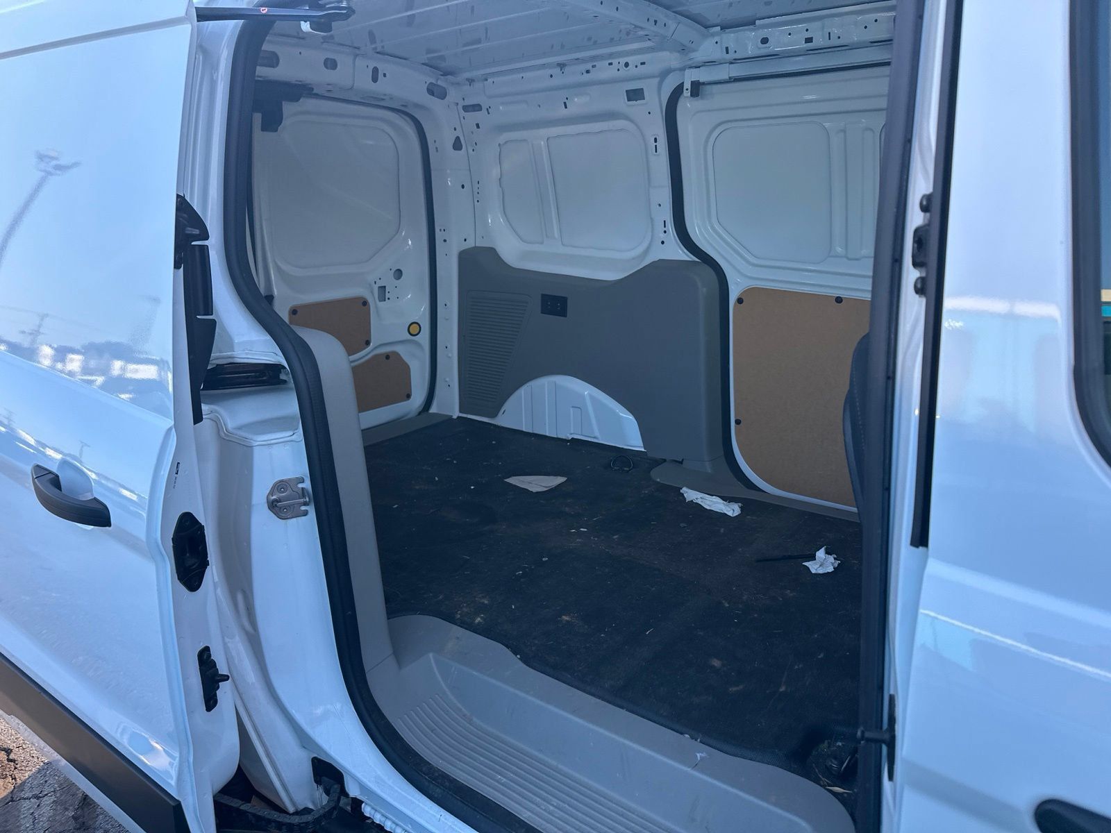 Used 2023 Ford Transit Connect XLT FWD image 4
