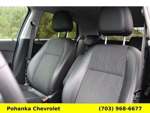 Used 2022 Chevrolet Trax LT w/ LT Convenience Package image 24