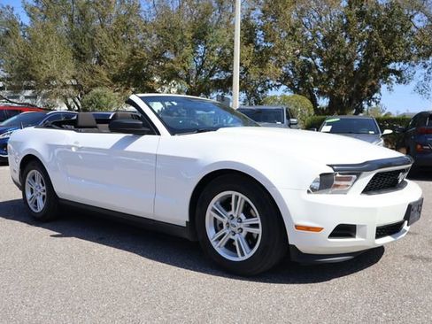 Used 2012 Ford Mustang Convertible image 3