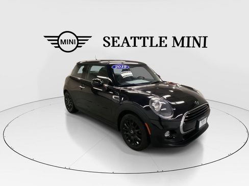 Used 2019 MINI Cooper 2-Door Hardtop FWD image 2