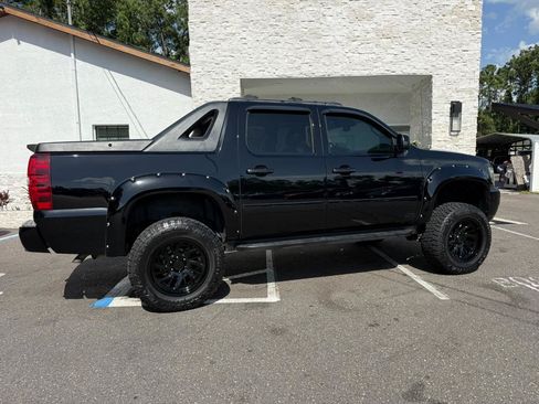 Used 2011 Chevrolet Avalanche LTZ AWD/4WD image 16