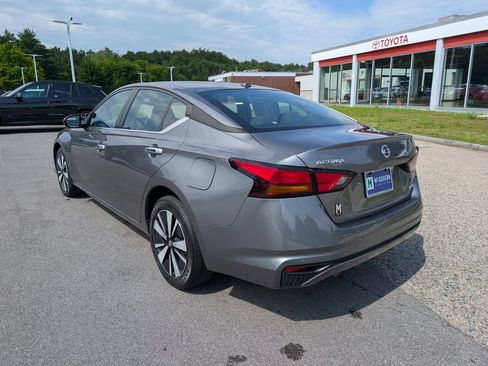 Used 2022 Nissan Altima 2.5 SV AWD/4WD image 3