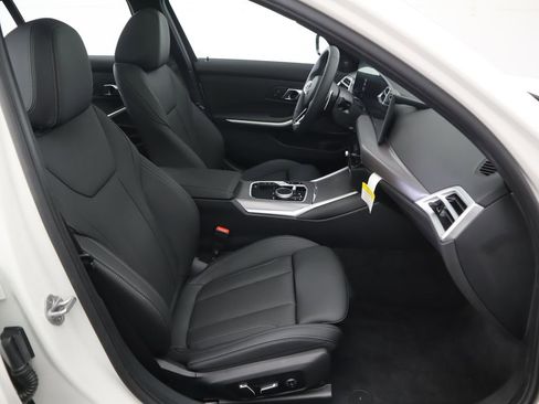 New 2026 BMW 330i xDrive Sedan w/ M Sport Package image 21