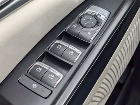 Used 2024 Kia Carnival LX FWD image 28