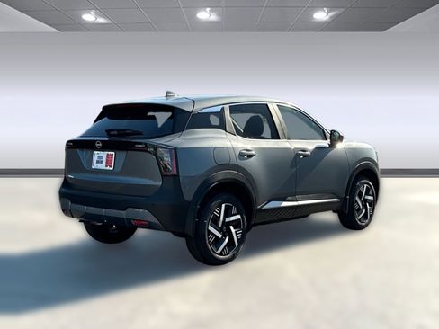 Used 2025 Nissan Kicks SV image 8