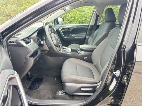 Used 2025 Toyota RAV4 LE image 27