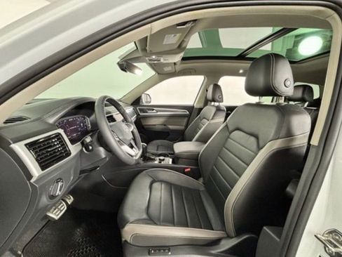 Used 2023 Volkswagen Atlas SEL Premium AWD/4WD image 4