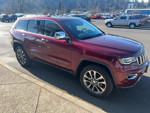 Used 2018 Jeep Grand Cherokee Limited w/ Luxury Group II image 4
