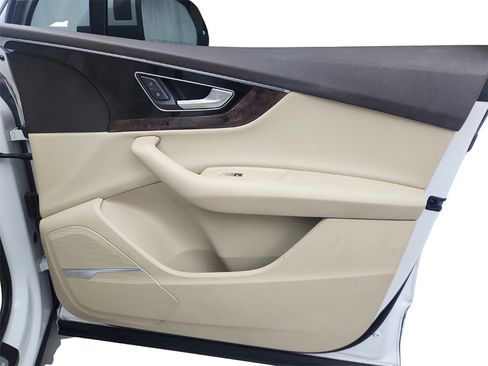 Used 2019 Audi Q7 3.0T Premium Plus w/ Premium Plus Package image 27