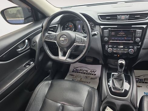 Used 2018 Nissan Rogue SL AWD/4WD image 11