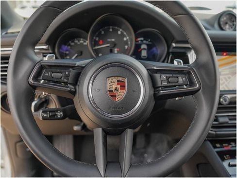 Certified 2025 Porsche Macan image 19