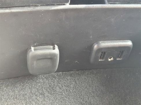 Used 2017 GMC Sierra 1500 SLE w/ SLE Value Package image 38