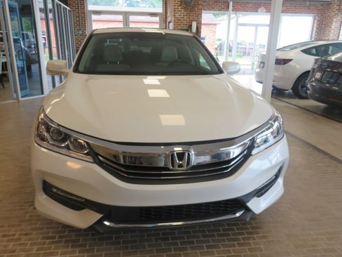 Used 2016 Honda Accord EX-L image 2