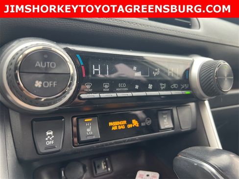 Used 2019 Toyota RAV4 Limited image 18