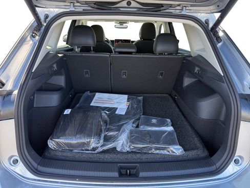 New 2026 Volkswagen Tiguan SE AWD/4WD image 17