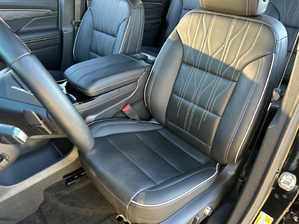 Used 2025 Buick Enclave Avenir w/ Super Cruise Package AWD/4WD image 20