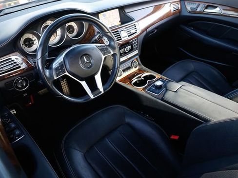 Used 2012 Mercedes-Benz CLS 550 4MATIC w/ Premium I Pkg image 6