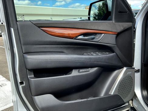 Used 2017 Cadillac Escalade Premium Luxury image 18