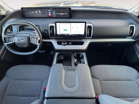 Certified 2025 Ford Expedition Active image 10