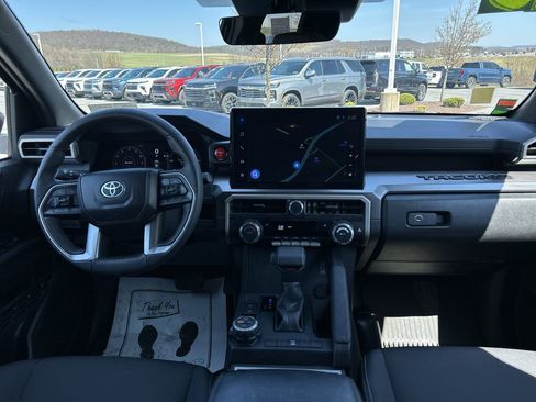 Used 2025 Toyota Tacoma TRD Off-Road AWD/4WD image 18
