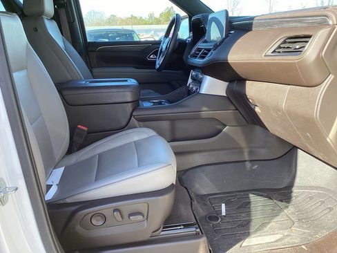 Certified 2022 GMC Yukon SLT w/ SLT Premium Package image 8