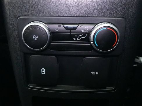 Used 2022 Ford Explorer XLT w/ Equipment Group 202A AWD/4WD image 23