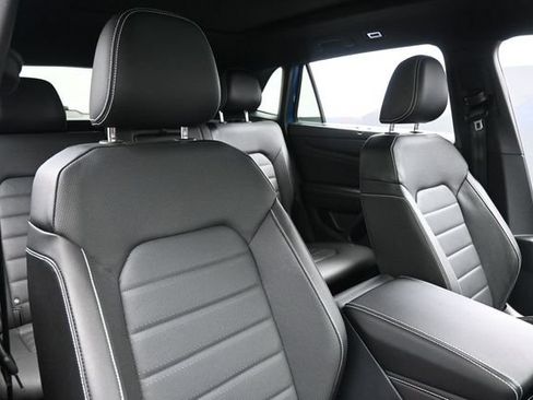 Used 2024 Volkswagen Atlas Cross Sport SEL R-Line AWD/4WD image 29