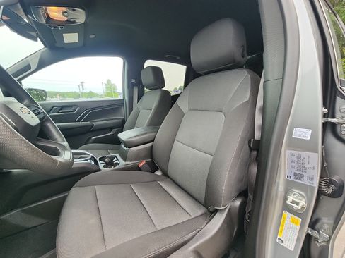 Used 2024 Chevrolet Colorado W/T w/ Technology Package RWD image 18