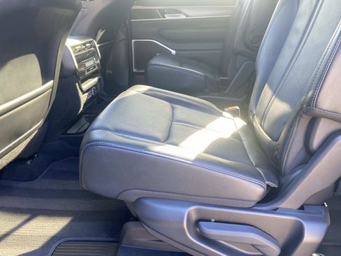 Certified 2024 Jeep Wagoneer L Series II w/ Convenience Group I image 19