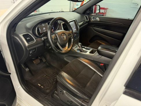 Used 2018 Jeep Grand Cherokee Altitude AWD/4WD image 15