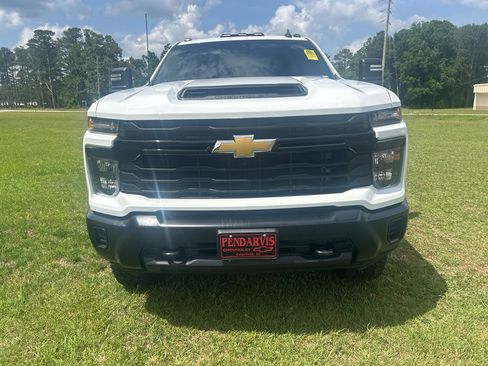 Used 2025 Chevrolet Silverado 2500 W/T RWD image 3